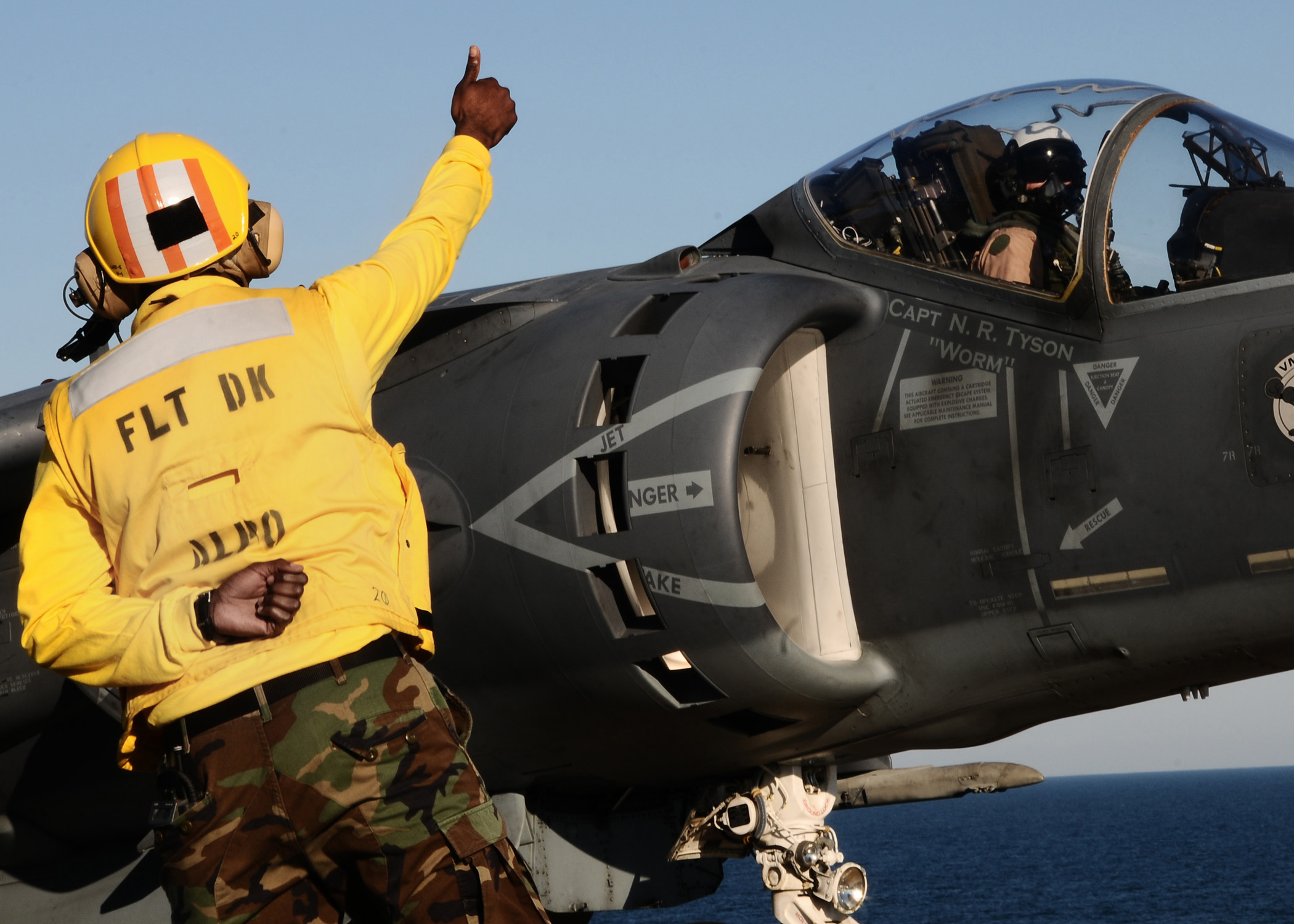 US_Navy_10..to_pilot.jpg