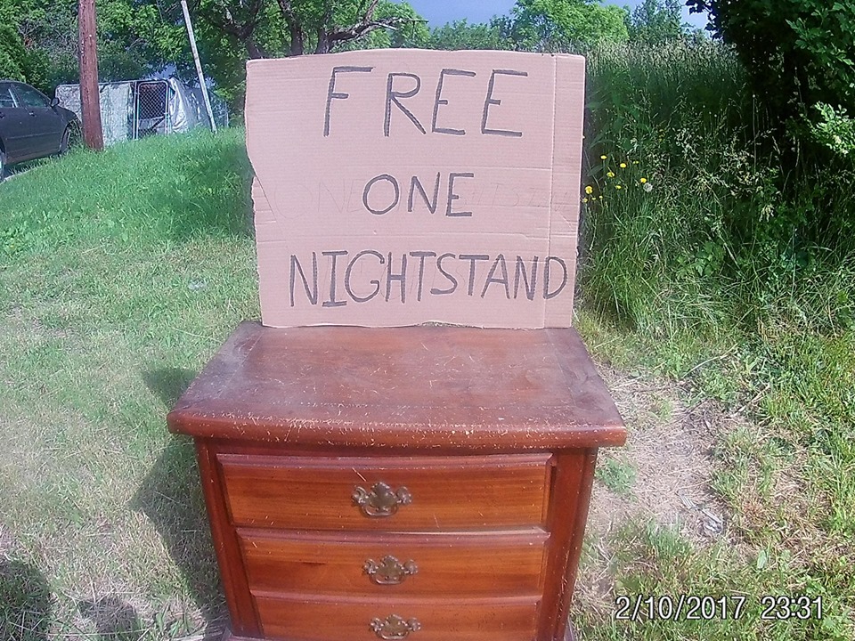 freeonenightstand.jpg