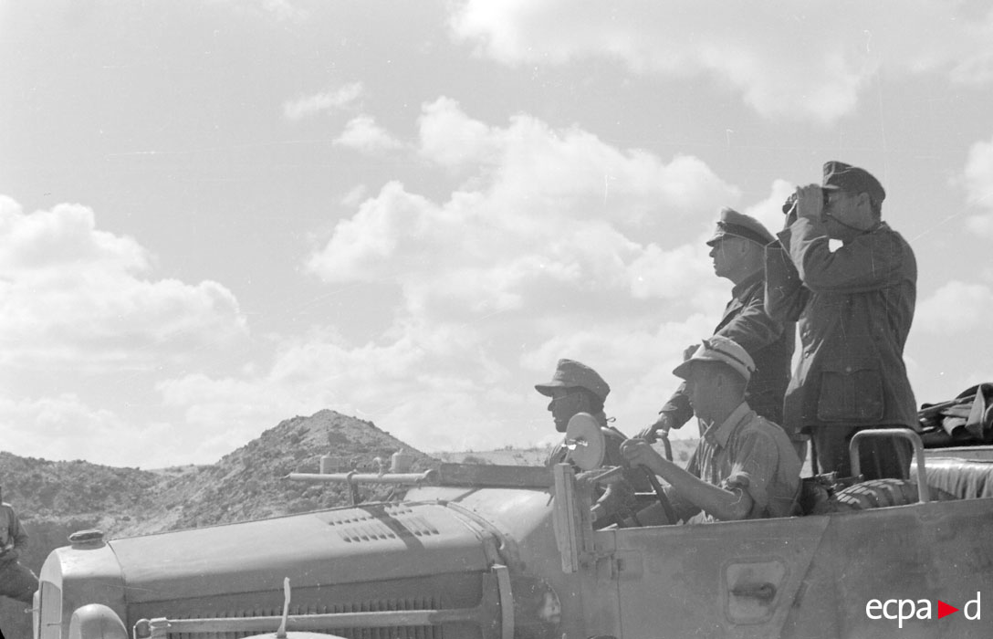 DAK-104-L1..fficiers.jpg