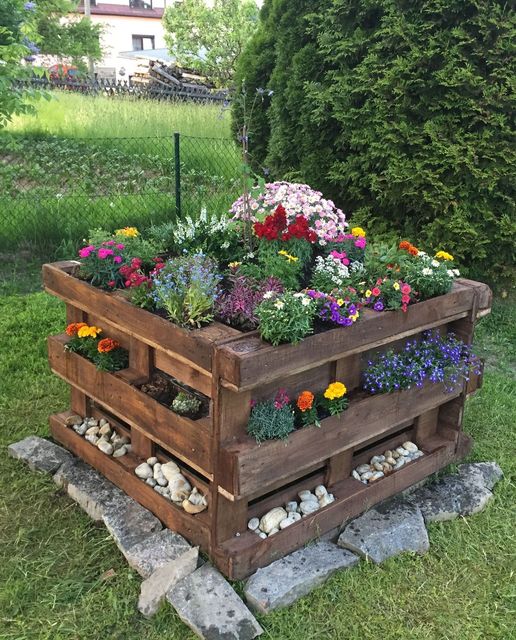 Pallet planter.jpg