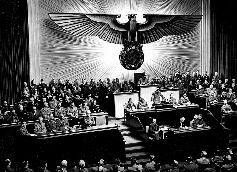 800px-Bundesarchiv_Bild_183-1987-0703-507,_Berlin,_Reichstagssitzung,_Rede_Adolf_Hitler.jpg