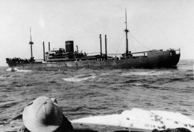 Kormoran in 1940.jpg