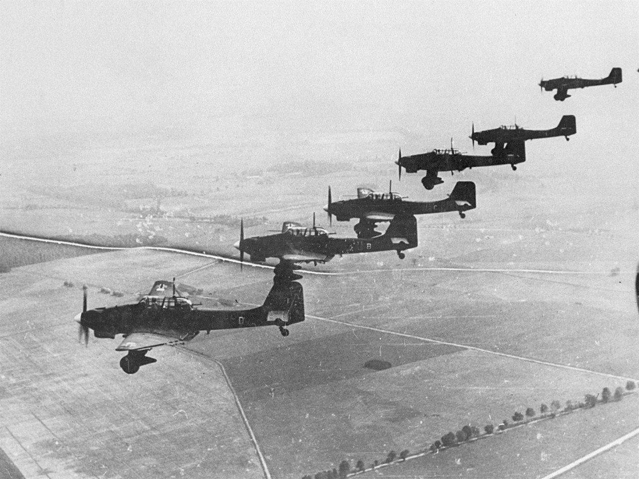 Bundesarchiv_Bild_183-1987-1210-502,_Polen,_Stukas.jpg