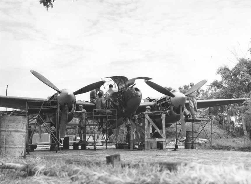 Repairs_to_P-38_by_459th_Fighter_Squadron_at_Chittagong,_India_-_January_1945.jpg
