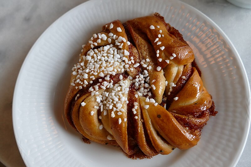 Cinnamon_roll_in_Stockholm.jpg