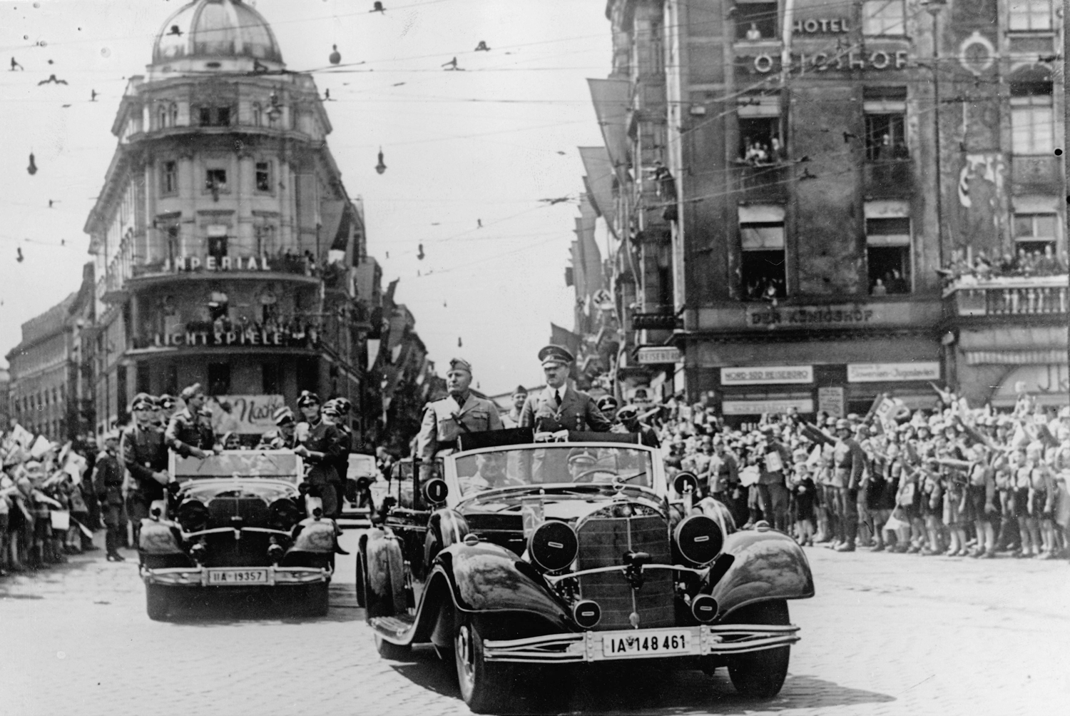 Parading troops in Perm.jpg