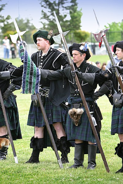 halberdiers wearing skirts.jpg