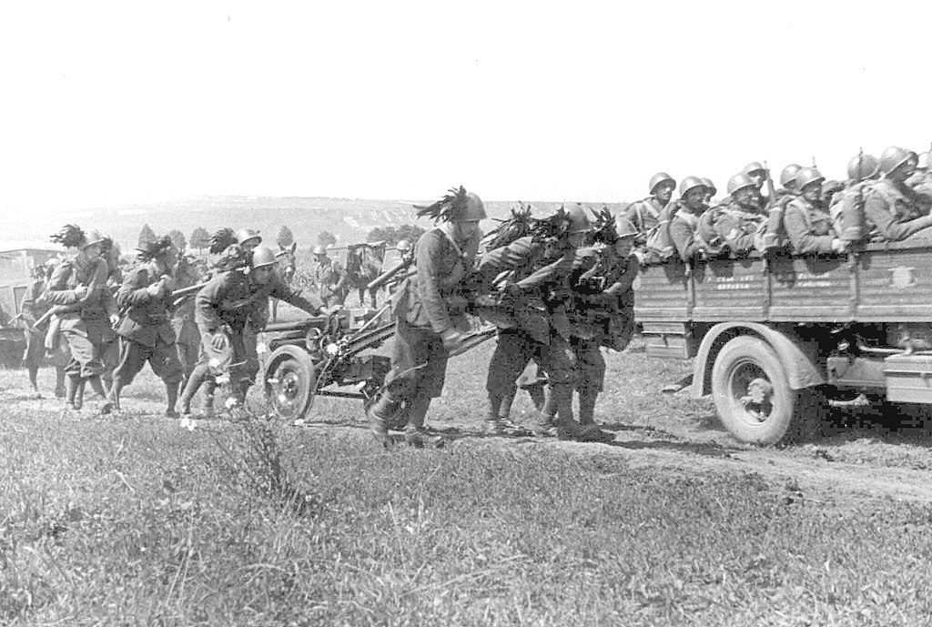 1024px-Italian_Bersiglieri_in_Russia_1942.jpg