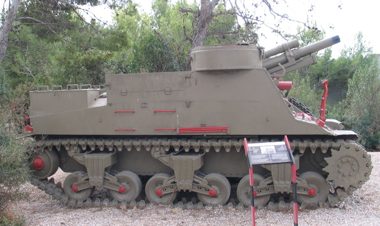 M7-Priest-beit-hatotchan-3.jpg