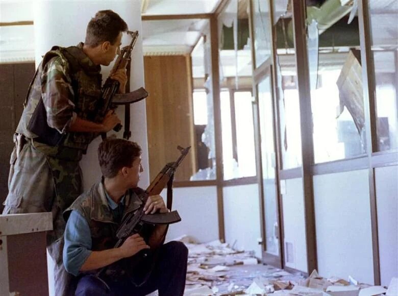 VSK Soldiers in a Building