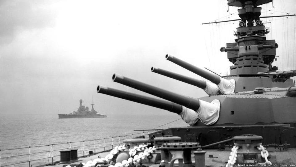 Hood and Renown 1932.jpg