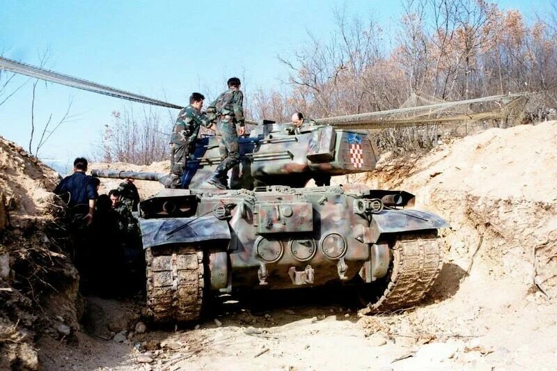 Tank knocked out after fighting Where stealing it!
