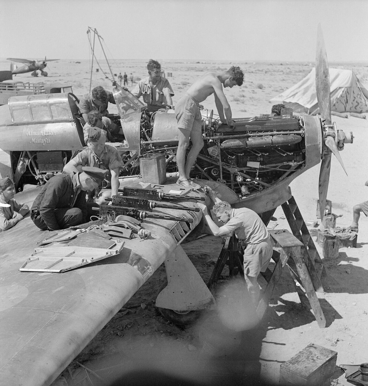 Maintenance_of_274_Sqn_RAF_Hurricane_Gerawala_1941.jpg