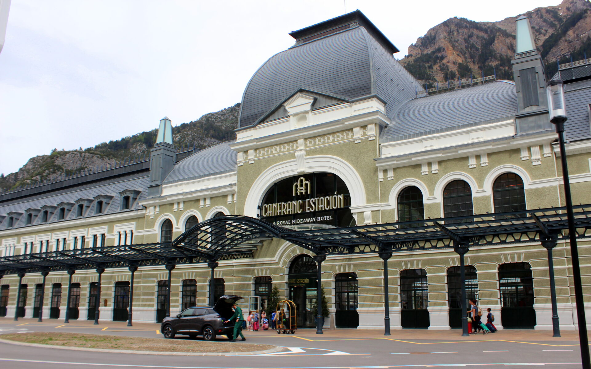 canfranc spain  station and hotel.png