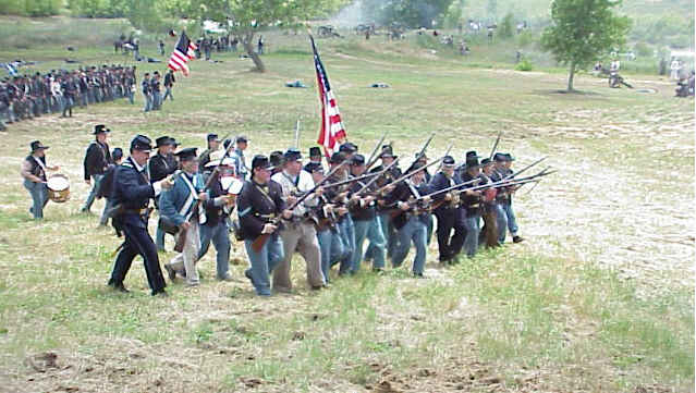 bm211-yanks-advance1.jpg