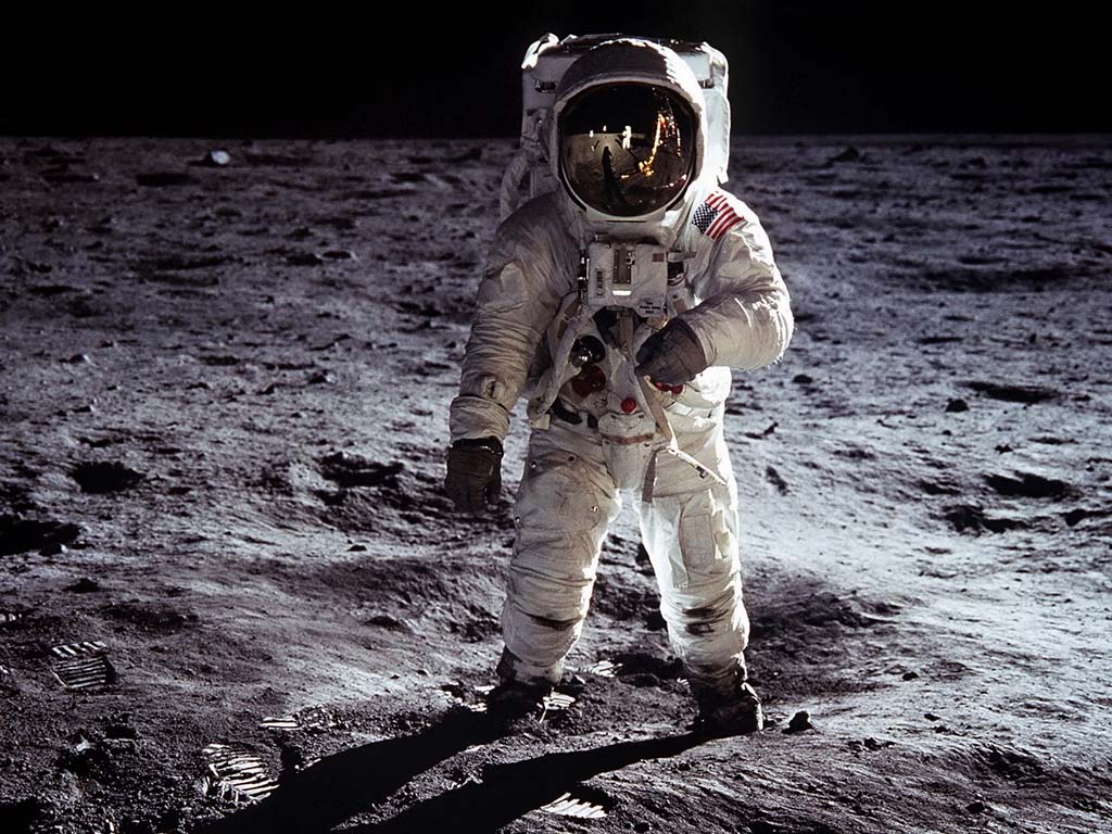 Apollo11..mstrong.jpg