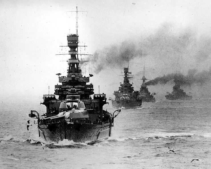 HMS_Repulse_1920s.jpg