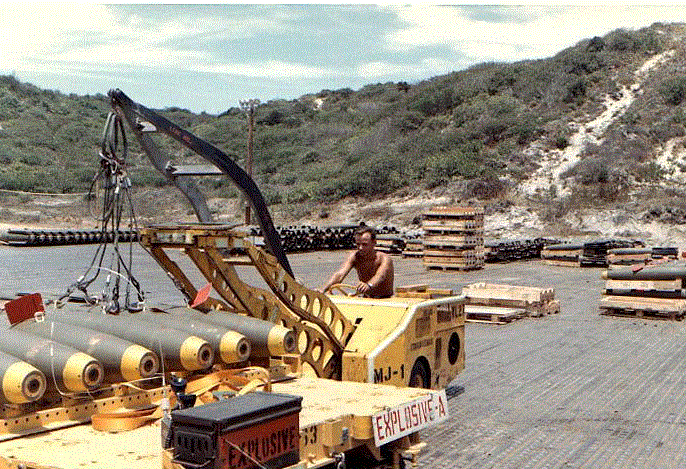 MJ1bomblifttruck.gif