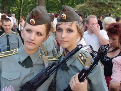 girlsandguns13.jpg