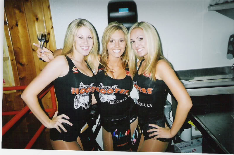 hooters.jpg