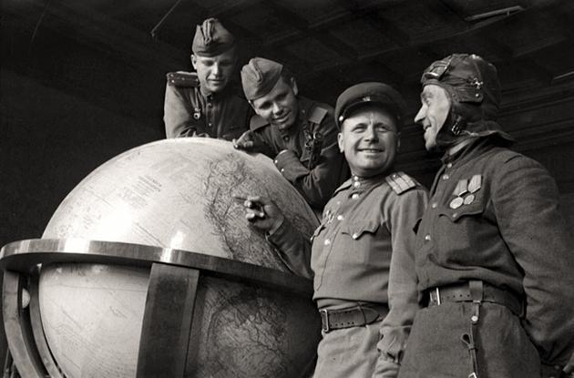 SovietSol..nBerlin.jpg