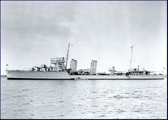HMCS_Sague.._E80027.jpg