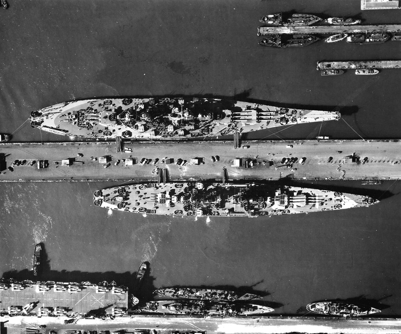 USS_Missou..ia_1944.jpg