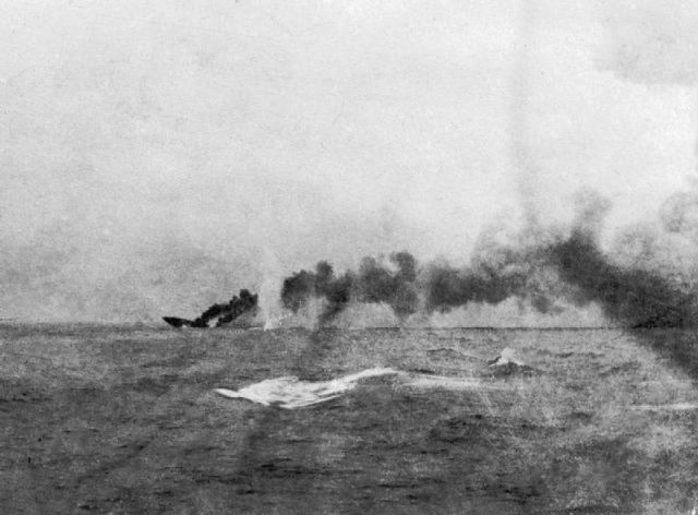 HMS_Indefa.._sinking.jpg