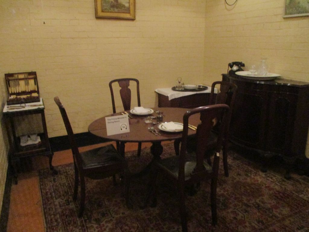Churchill..ingRoom.jpg