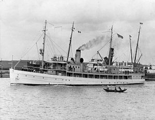 USS_Pengui..CROPPED.jpg